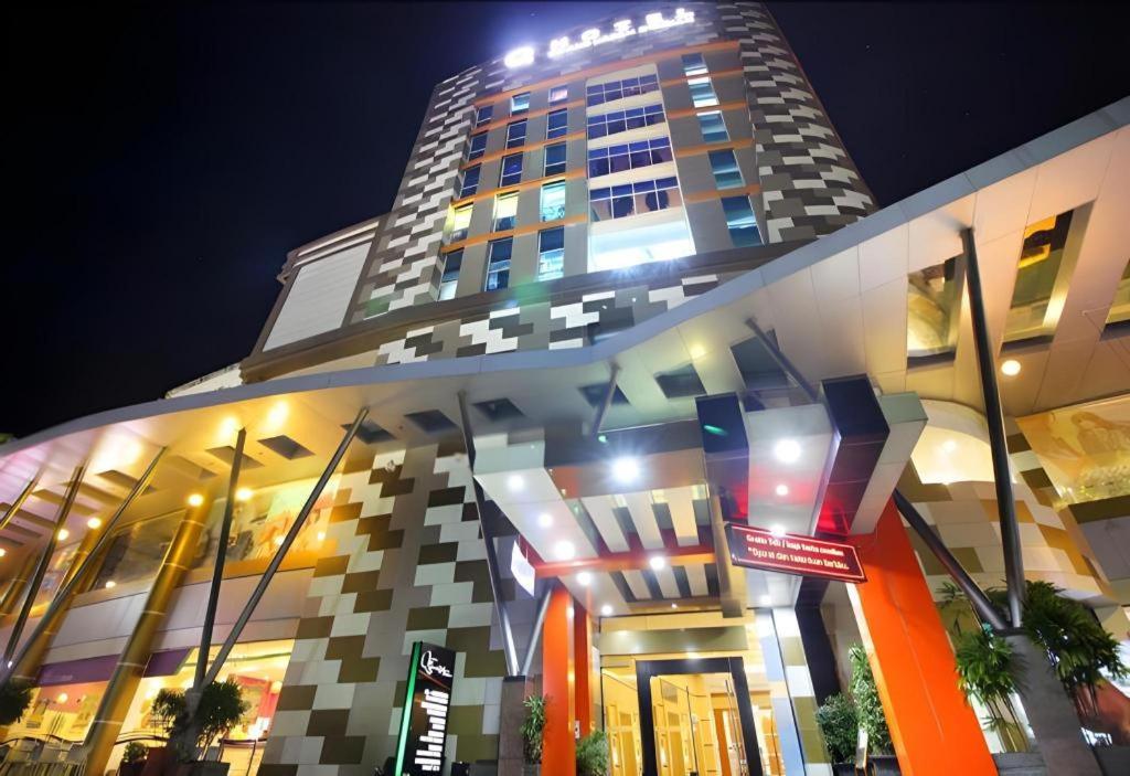 Grand Qin Hotel Banjarbaru Exterior photo