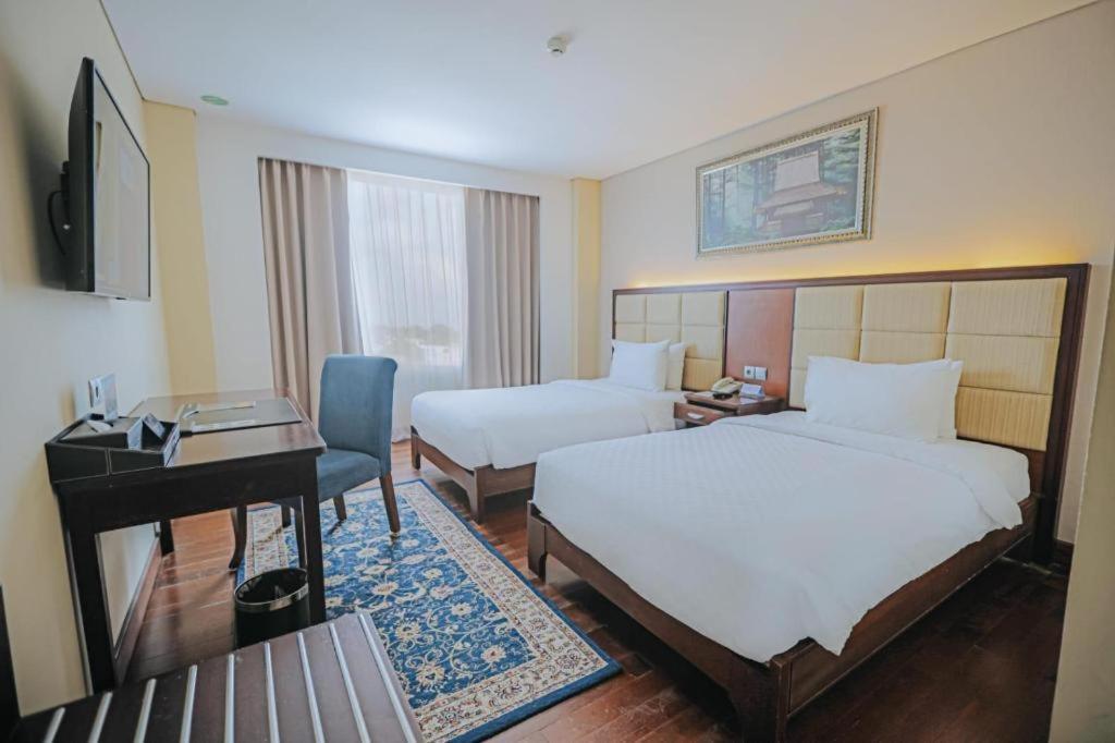 Grand Qin Hotel Banjarbaru Exterior photo