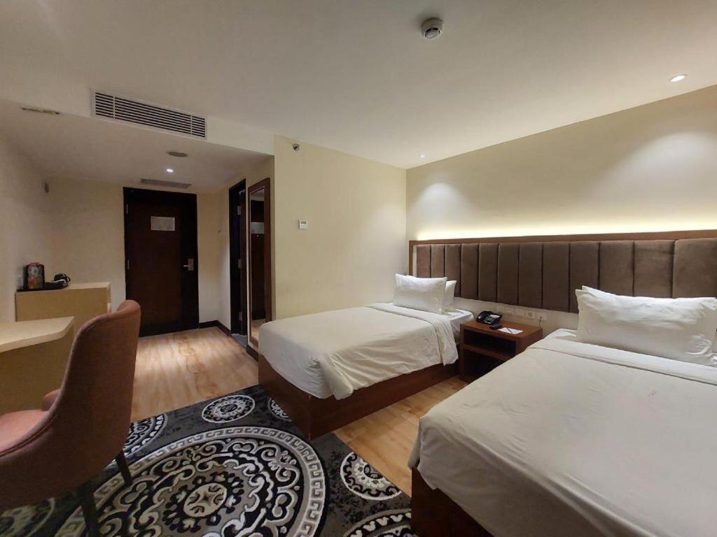 Grand Qin Hotel Banjarbaru Exterior photo